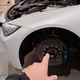 Imagen para el artículo titulado Esto es lo que le haces a un coche normal si lo conduces como si fuera un Fórmula 1